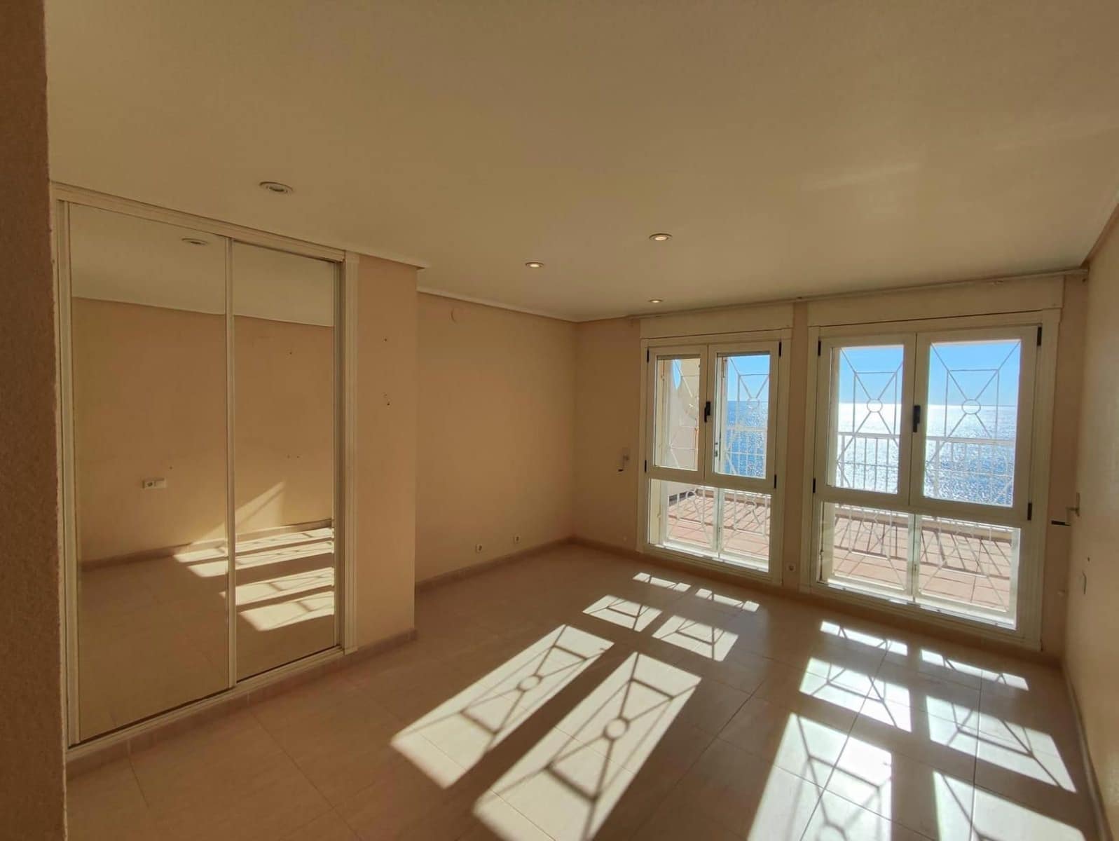 5 Zimmer Penthouse zu verkaufen in Torrevieja mit Garage - 660.000 € (Ref: 9237446)
