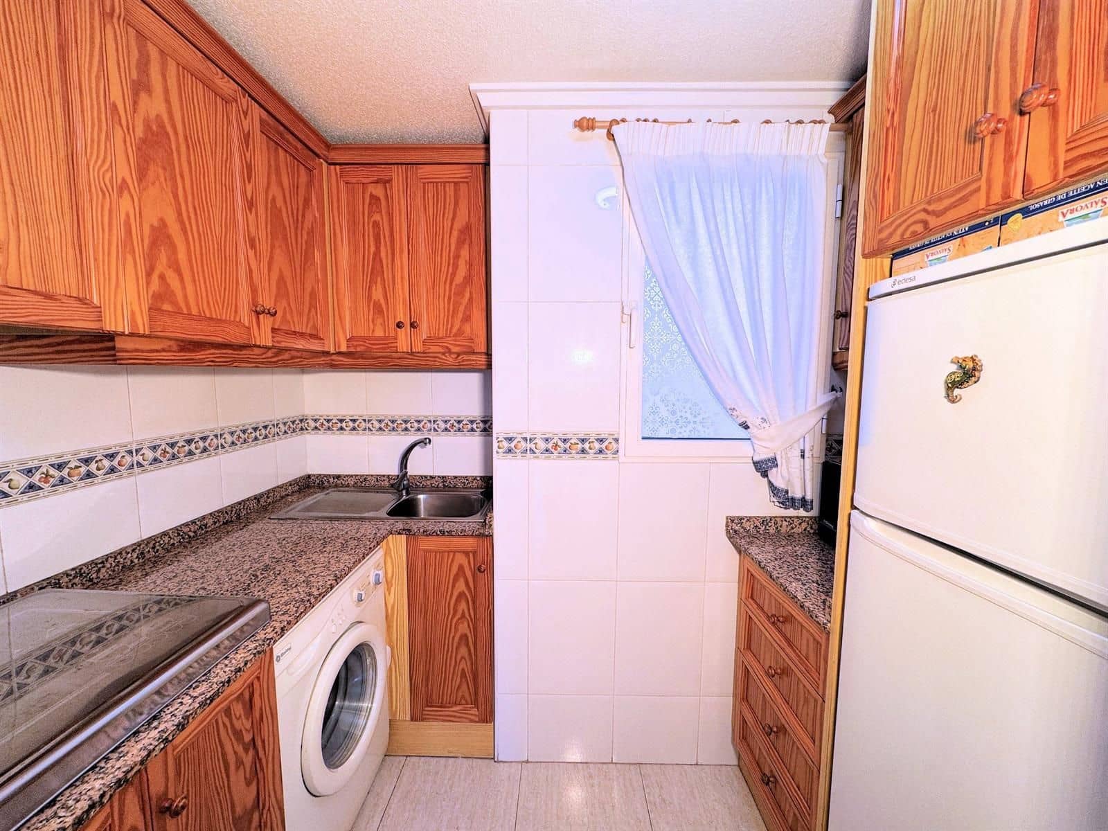 2 makuuhuone Asunto myytävänä paikassa Torrevieja mukana uima-altaan 
autotalli - 129 900 € (Ref: 9237459)