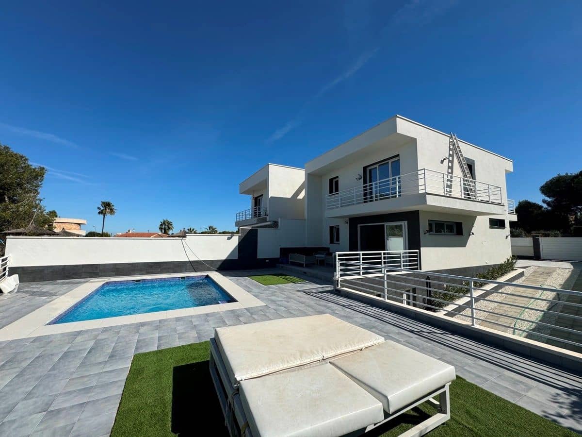 4 sovrum Villa till salu i Los Balcones med pool garage - 599 000 € (Ref: 9237475)