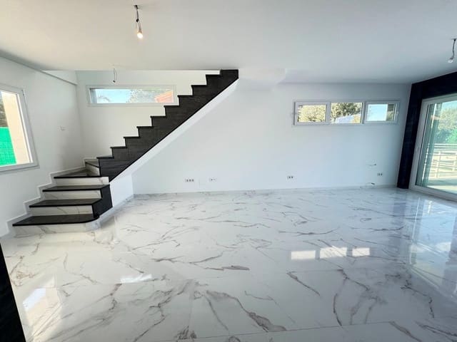 Chalet de 4 habitaciones en Los Balcones en venta con piscina garaje - 599.000 € (Ref: 9237475)