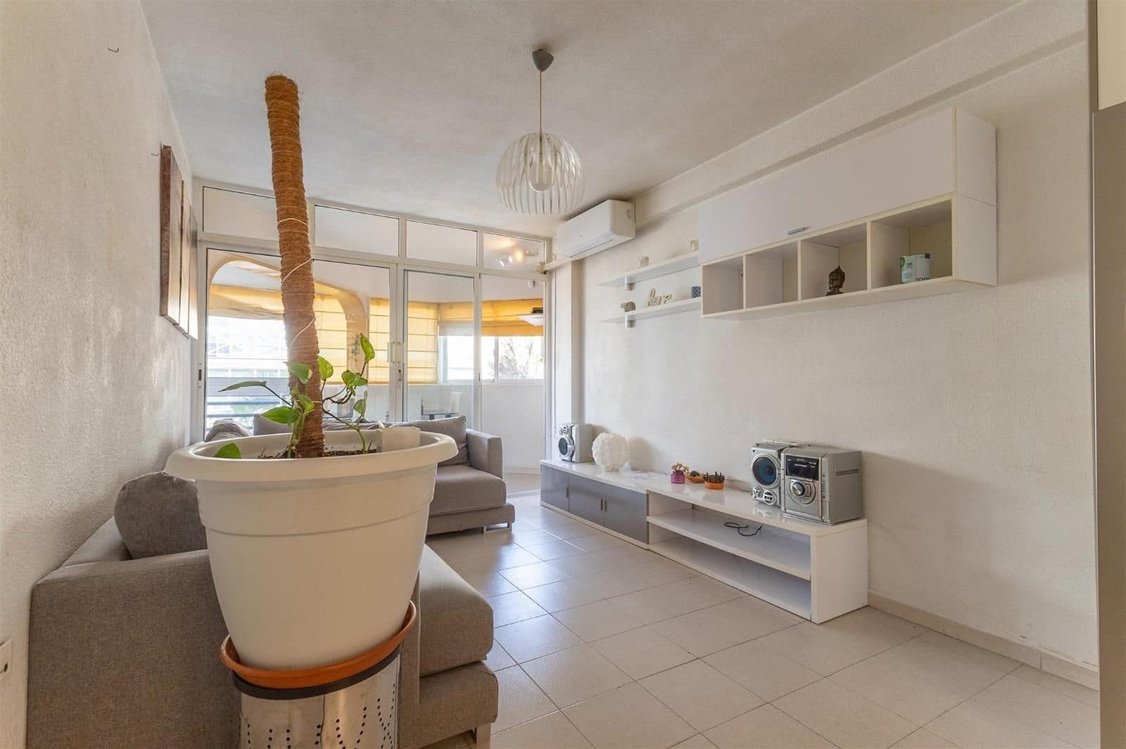 2 sovrum Lägenhet till salu i La Veleta med pool - 148 000 € (Ref: 9237481)