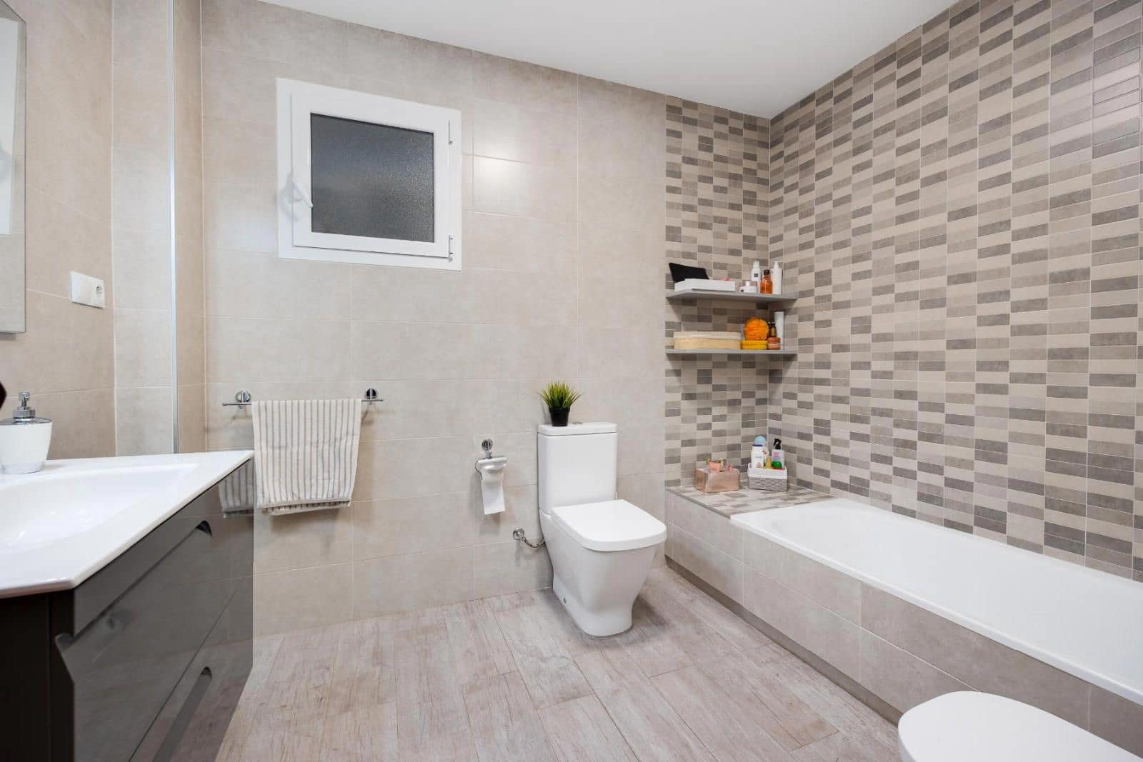 4 sypialnia Mieszkanie na sprzedaż w Torrevieja z basenem - 260 000 € (Ref: 9237491)