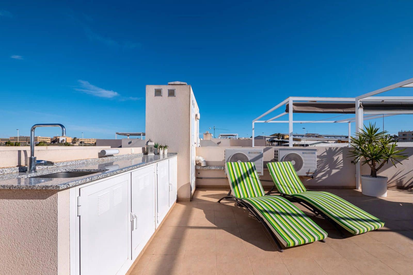 2 sovrum Hus till salu i Torrevieja med pool - 379 900 € (Ref: 9237494)