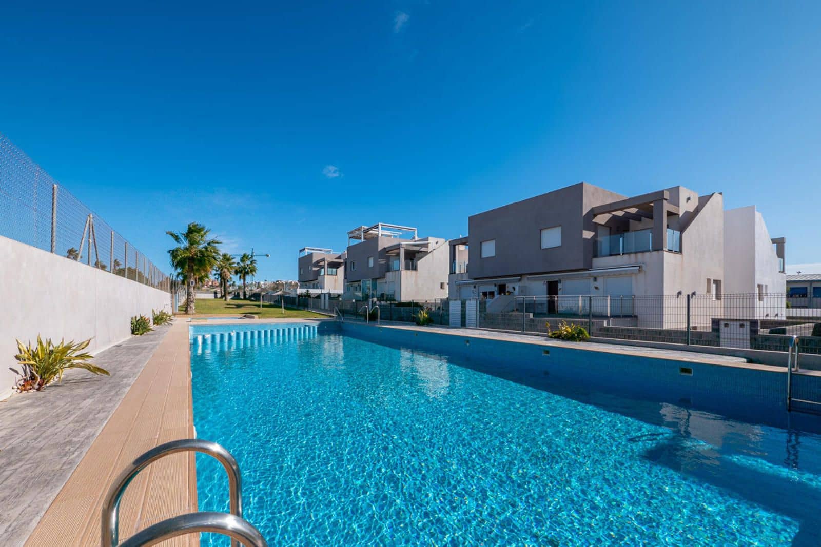 2 sovrum Hus till salu i Torrevieja med pool - 379 900 € (Ref: 9237494)