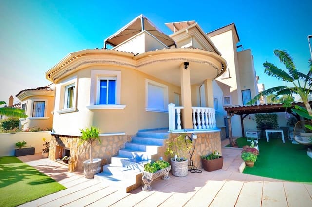 Chalet de 4 habitaciones en San Miguel de Salinas en venta con piscina garaje - 320.000 € (Ref: 9237498)