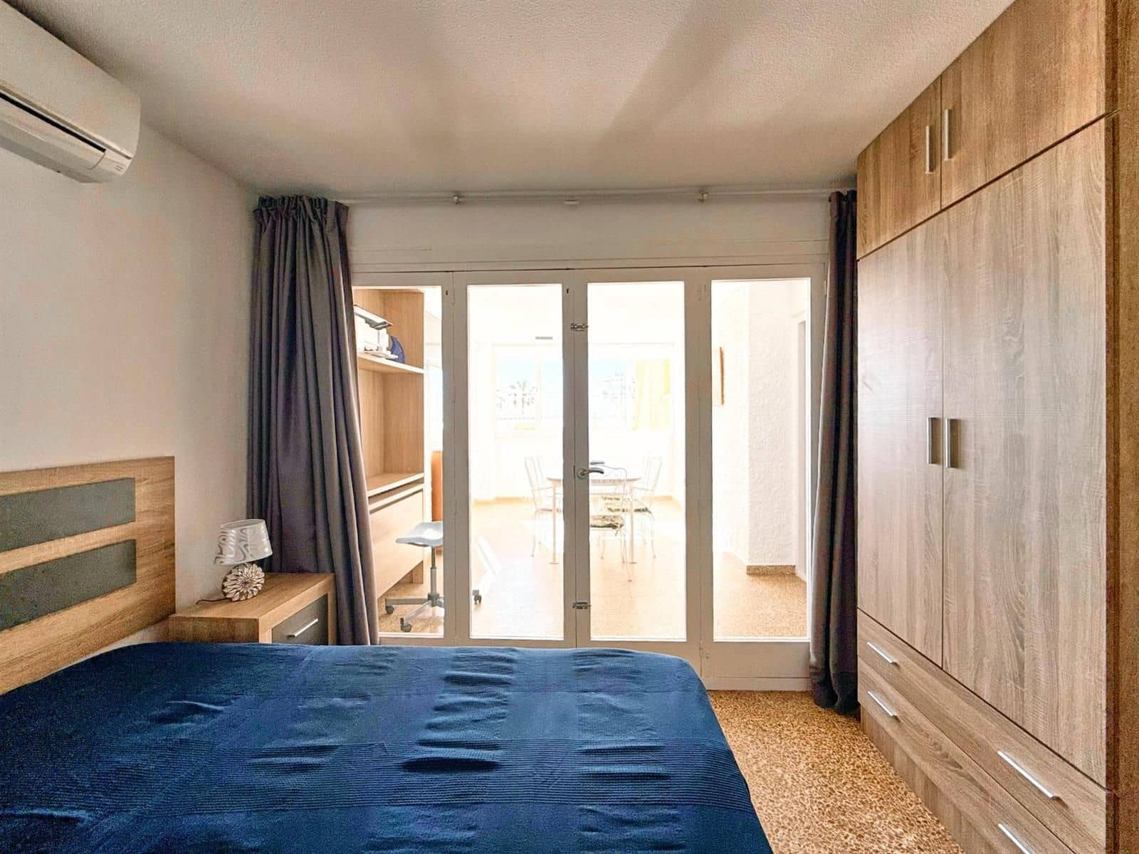 Piso de 3 habitaciones en Torrevieja en venta - 250.000 € (Ref: 9237505)