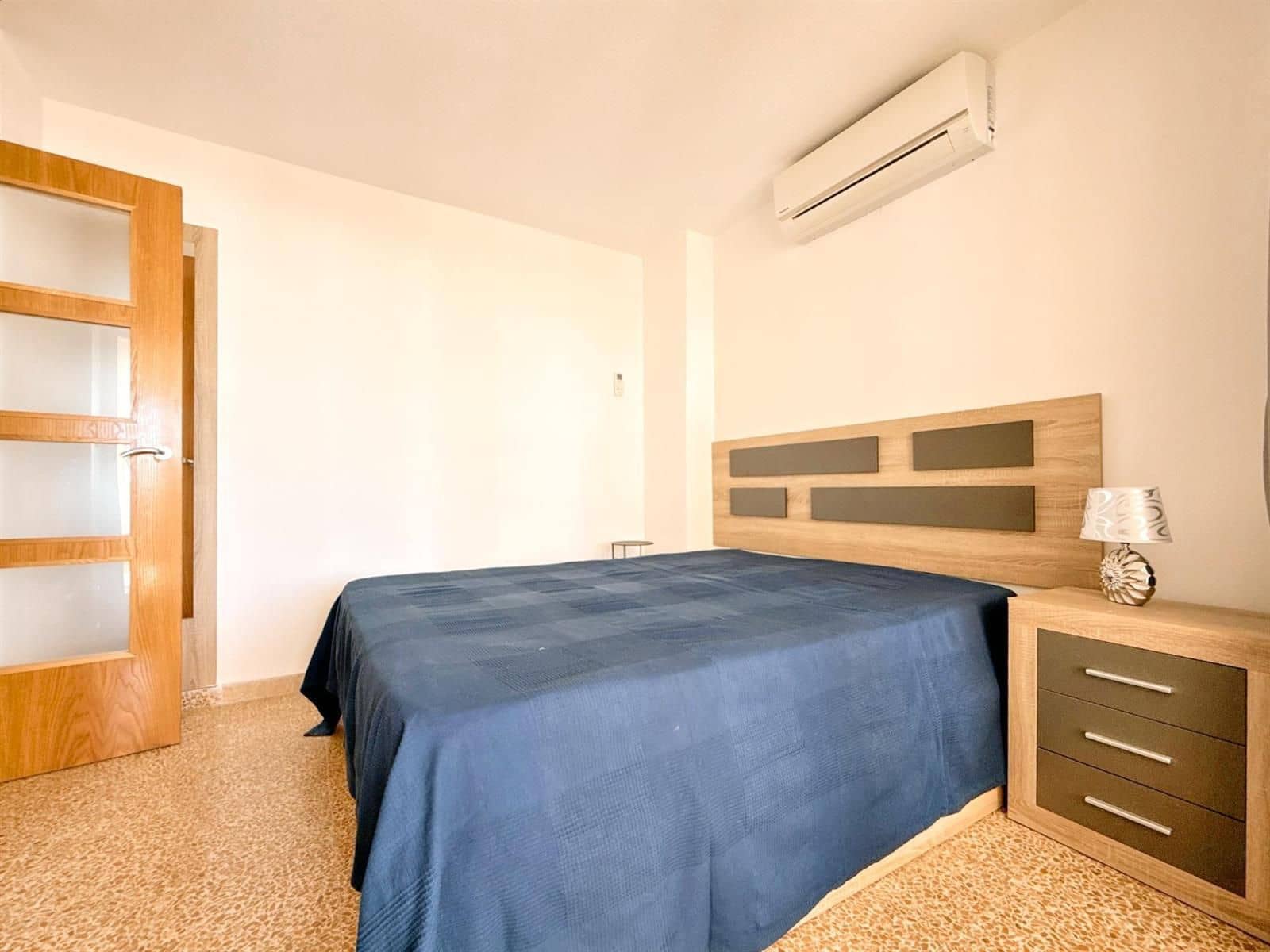 Piso de 3 habitaciones en Torrevieja en venta - 250.000 € (Ref: 9237505)