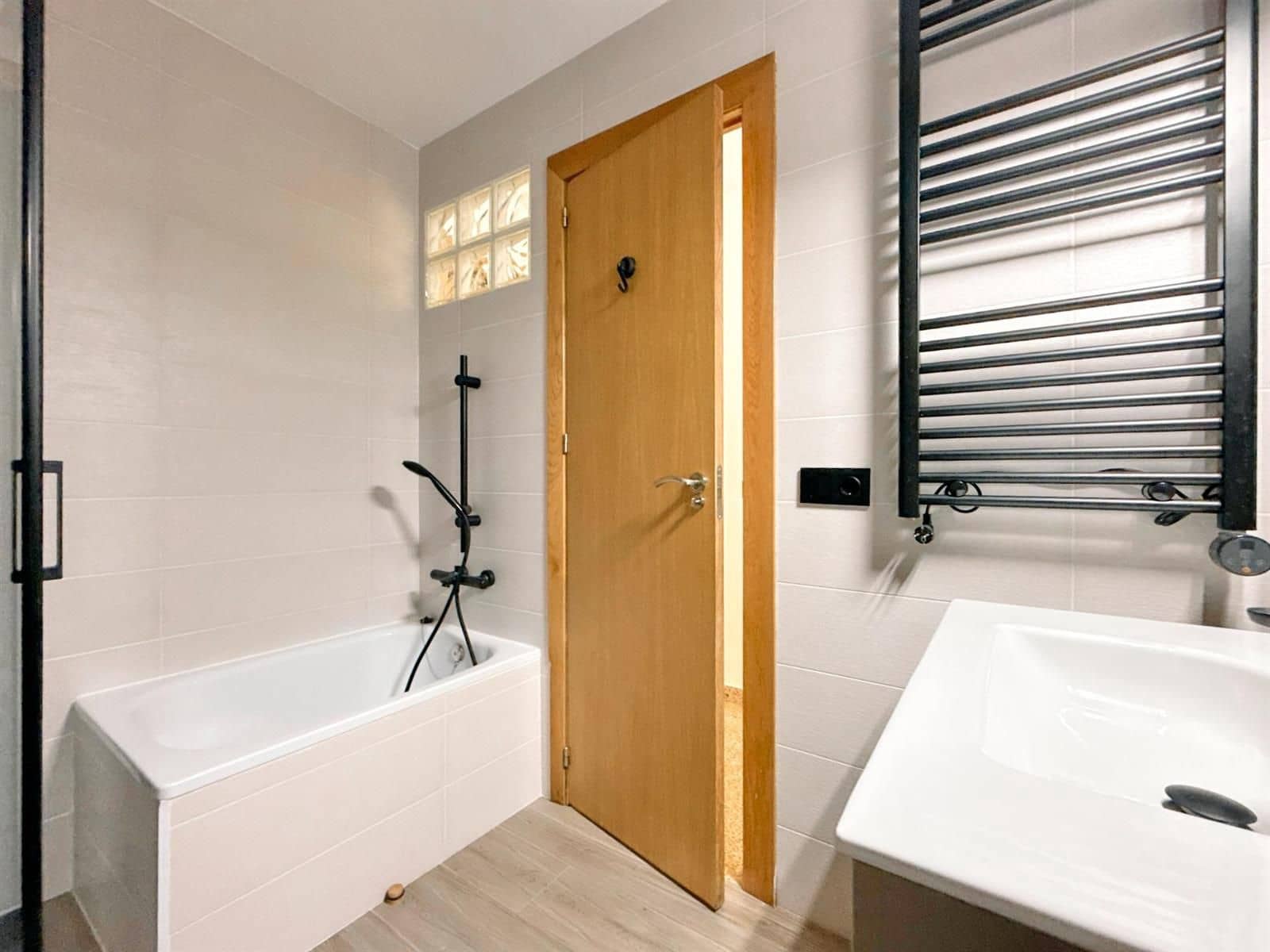 Piso de 3 habitaciones en Torrevieja en venta - 250.000 € (Ref: 9237505)