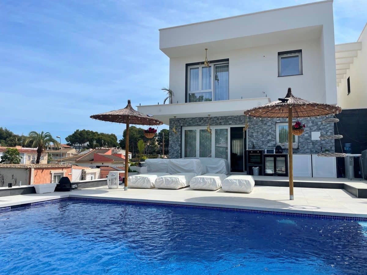 4 chambre Villa/Maison à vendre à Los Balcones avec piscine - 599 000 € (Ref: 9237514)