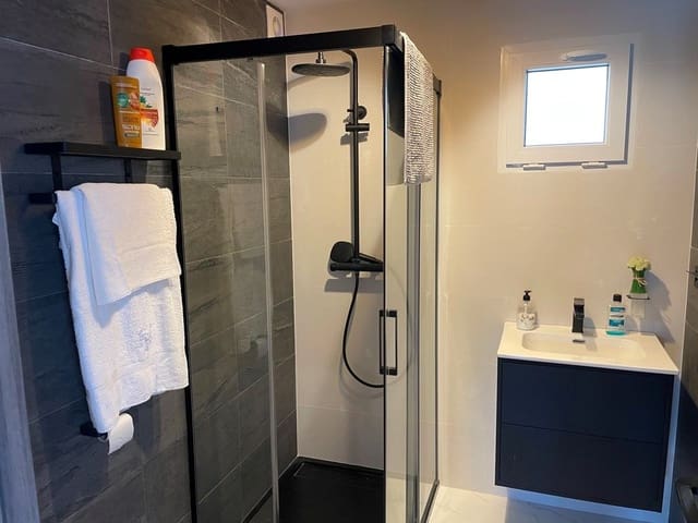 Chalet de 4 habitaciones en Los Balcones en venta con piscina - 599.000 € (Ref: 9237514)