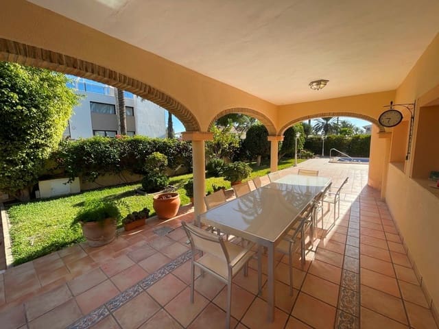 7 bedroom Villa for sale in Cabo Roig, Orihuela with pool - € 1,100,000 (Ref: 9237516)