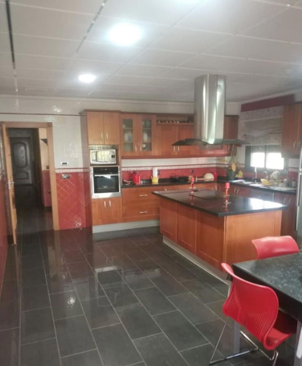 4 soveværelse Villa til salg i La Campaneta med swimmingpool garage - € 450.000 (Ref: 9237517)