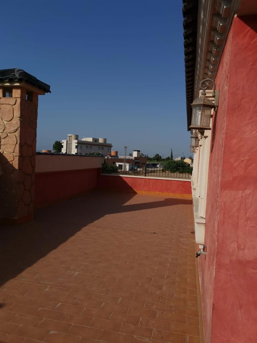 4 soveværelse Villa til salg i La Campaneta med swimmingpool garage - € 450.000 (Ref: 9237517)