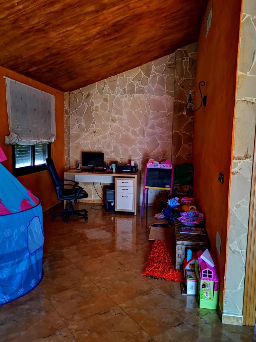 4 soveværelse Villa til salg i La Campaneta med swimmingpool garage - € 450.000 (Ref: 9237517)