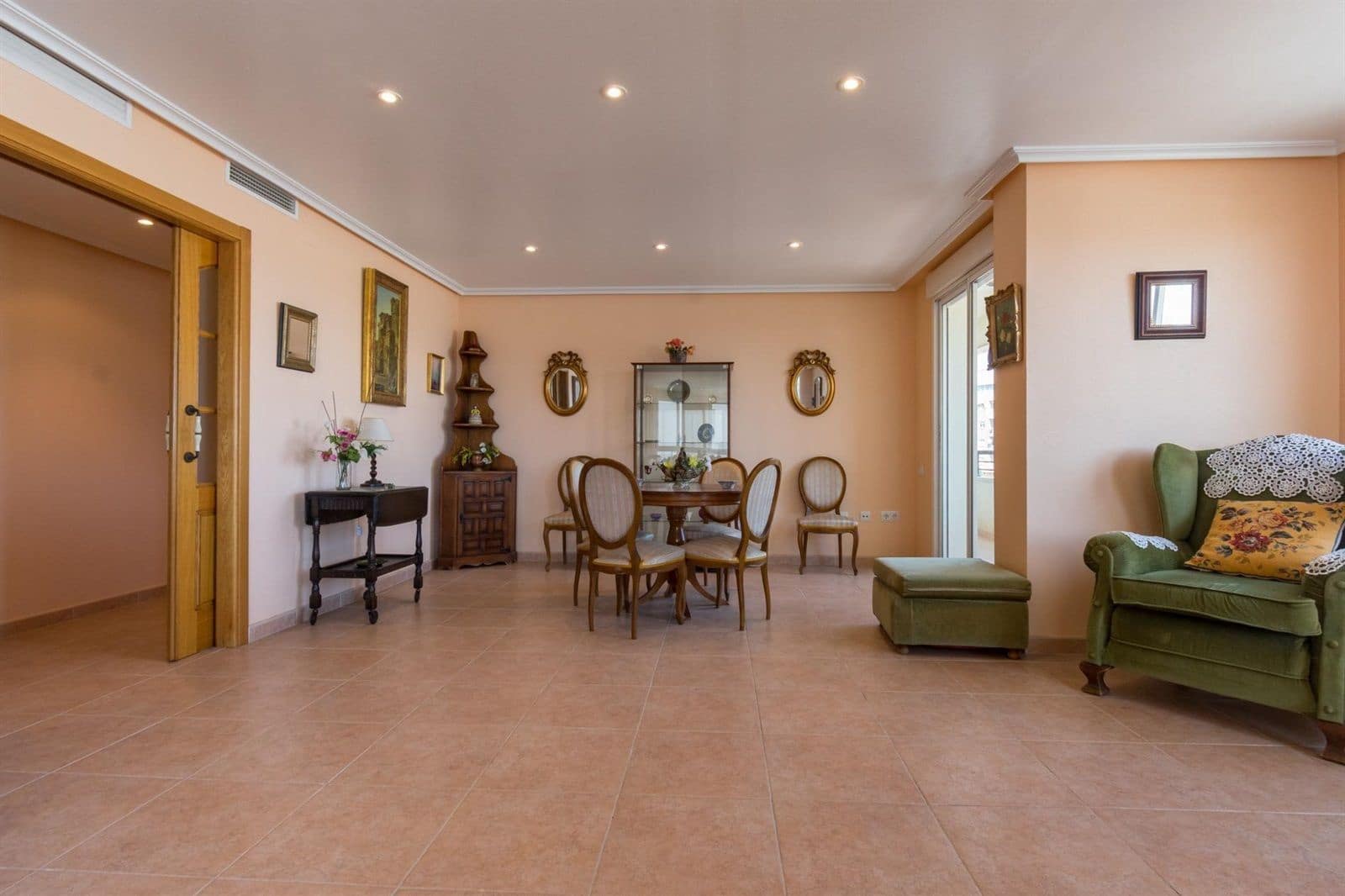 5 slaapkamer Flat te koop in Torrevieja - € 260.000 (Ref: 9237521)