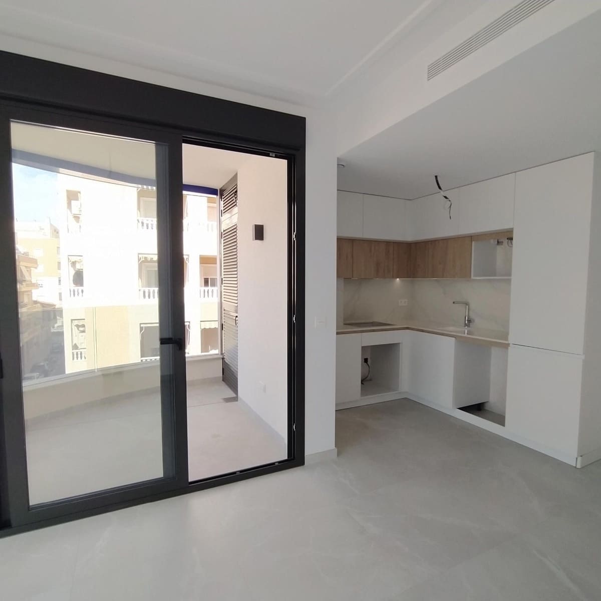 2 Zimmer Wohnung zu verkaufen in Torrevieja mit Pool Garage - 335.000 € (Ref: 9237532)
