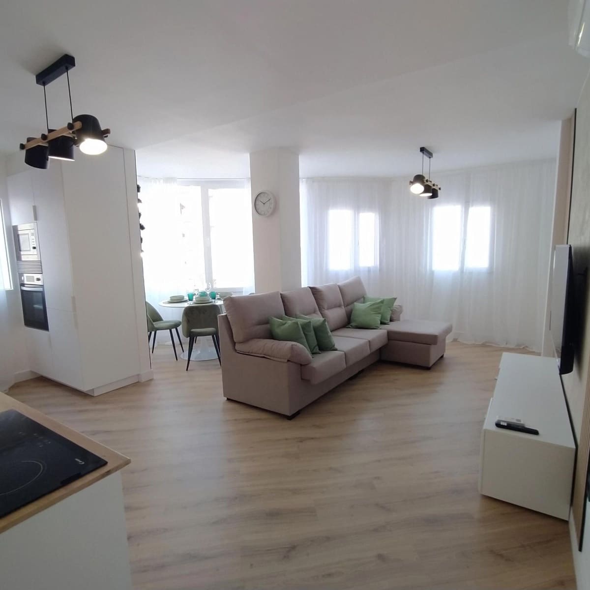 Piso de 2 habitaciones en Torrevieja en venta - 187.000 € (Ref: 9237535)