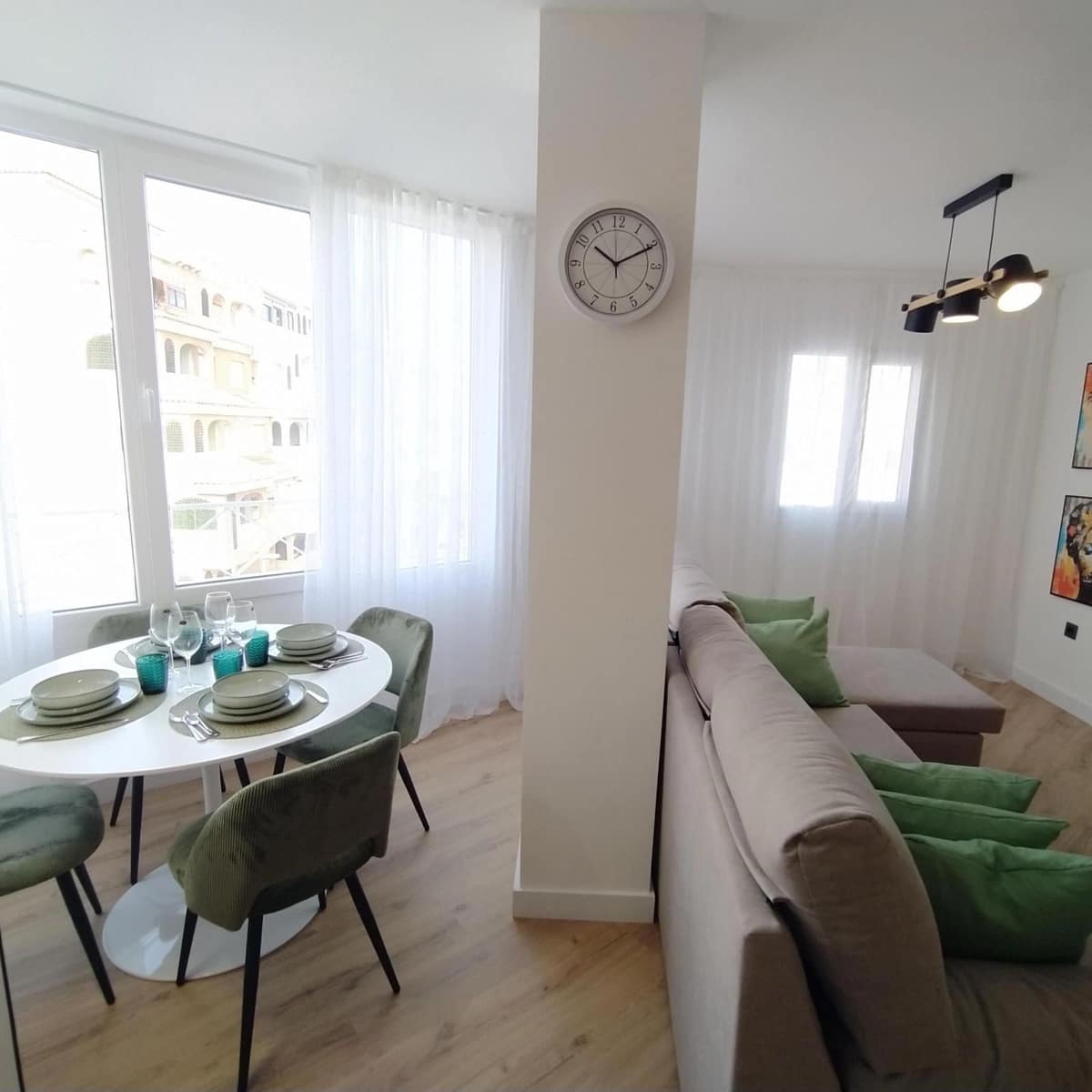 Piso de 2 habitaciones en Torrevieja en venta - 187.000 € (Ref: 9237535)