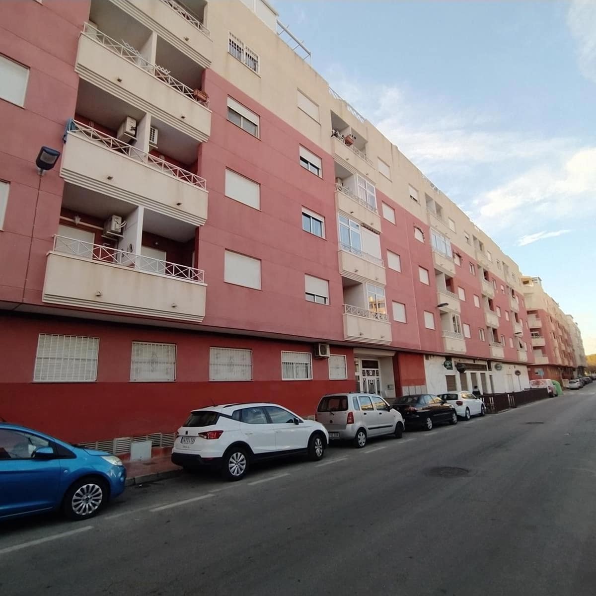 Piso de 2 habitaciones en Torrevieja en venta - 187.000 € (Ref: 9237535)