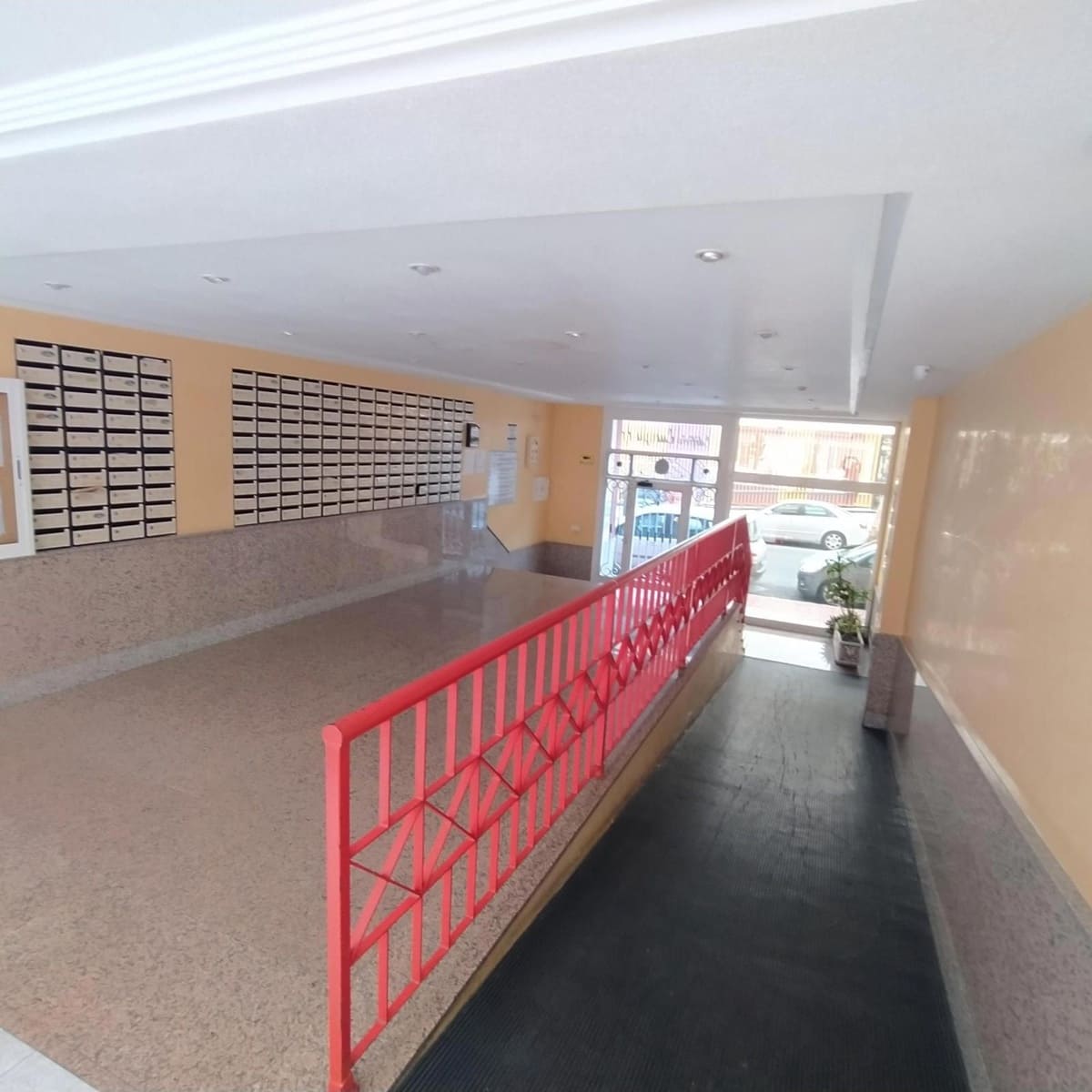 Piso de 2 habitaciones en Torrevieja en venta - 187.000 € (Ref: 9237535)