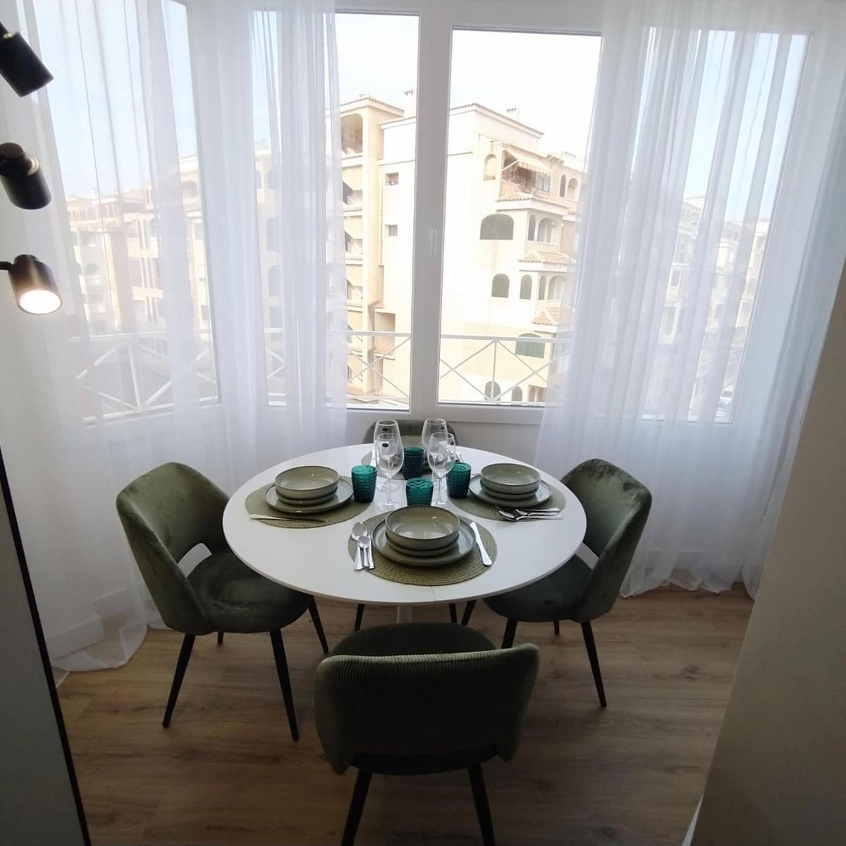 Piso de 2 habitaciones en Torrevieja en venta - 187.000 € (Ref: 9237535)