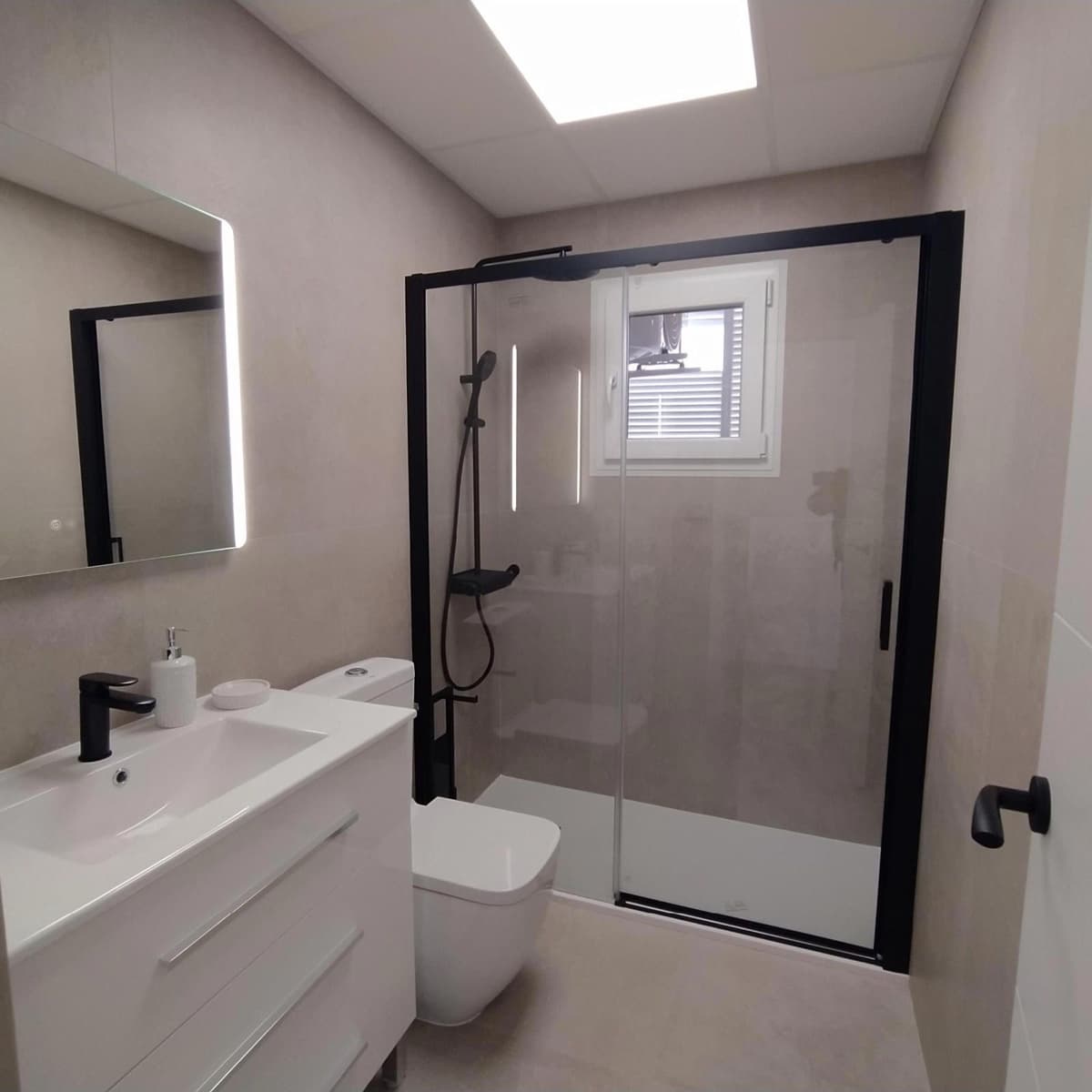 Piso de 2 habitaciones en Torrevieja en venta - 187.000 € (Ref: 9237535)