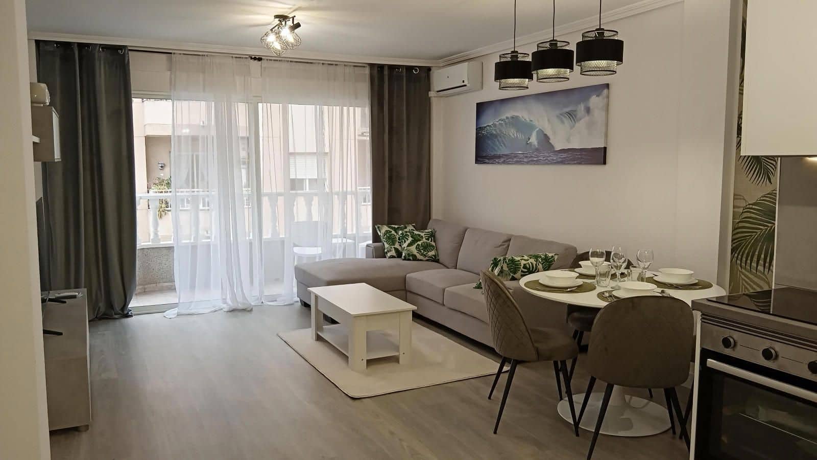 Piso de 2 habitaciones en Torrevieja en venta - 165.000 € (Ref: 9237536)