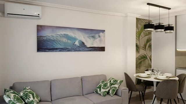 Piso de 2 habitaciones en Centro, Torrevieja en venta - 165.000 € (Ref: 9237536)