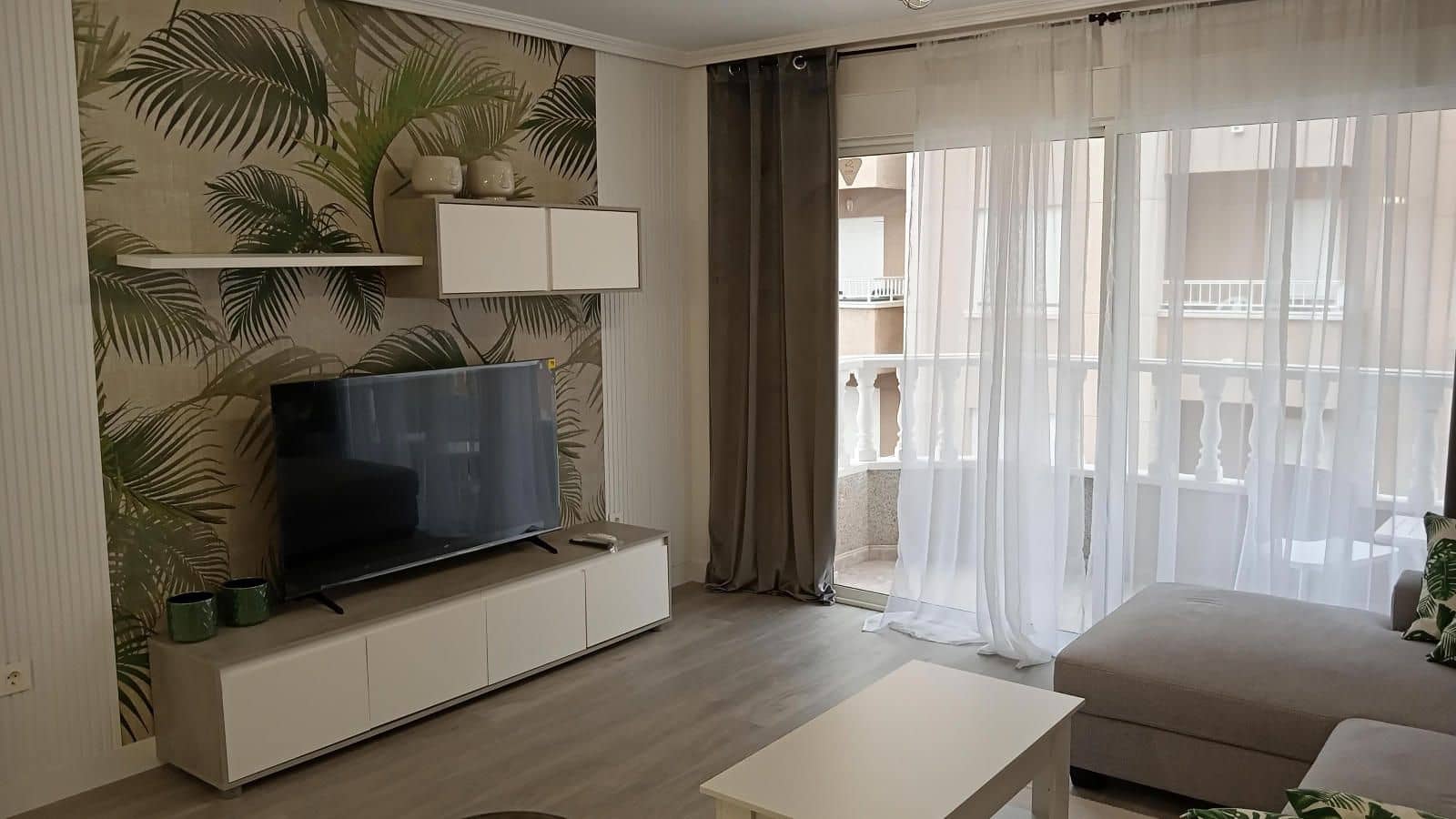 Piso de 2 habitaciones en Torrevieja en venta - 165.000 € (Ref: 9237536)