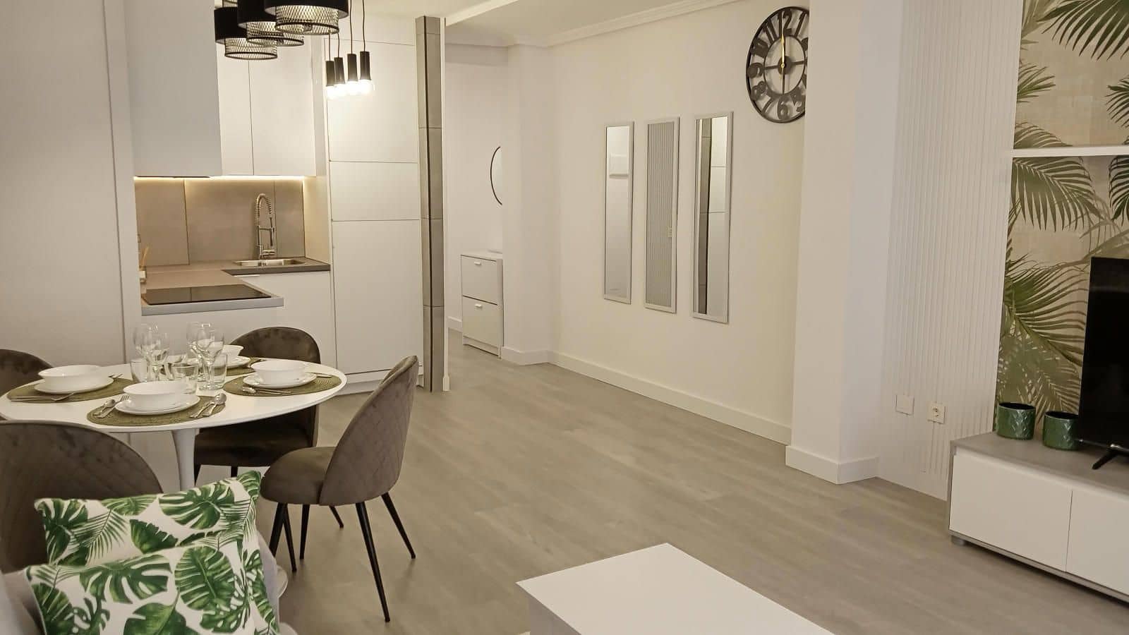 Piso de 2 habitaciones en Torrevieja en venta - 165.000 € (Ref: 9237536)