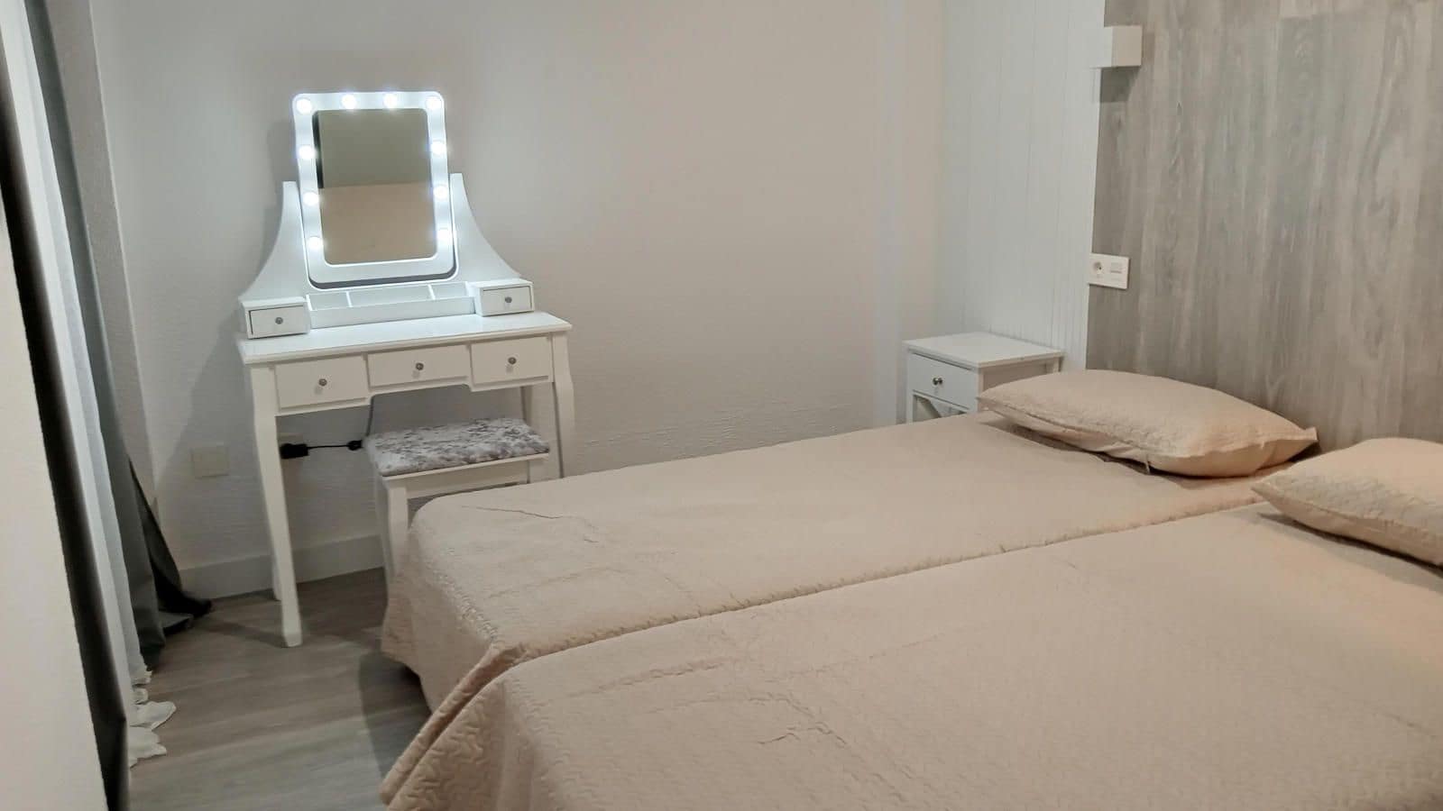 Piso de 2 habitaciones en Torrevieja en venta - 165.000 € (Ref: 9237536)