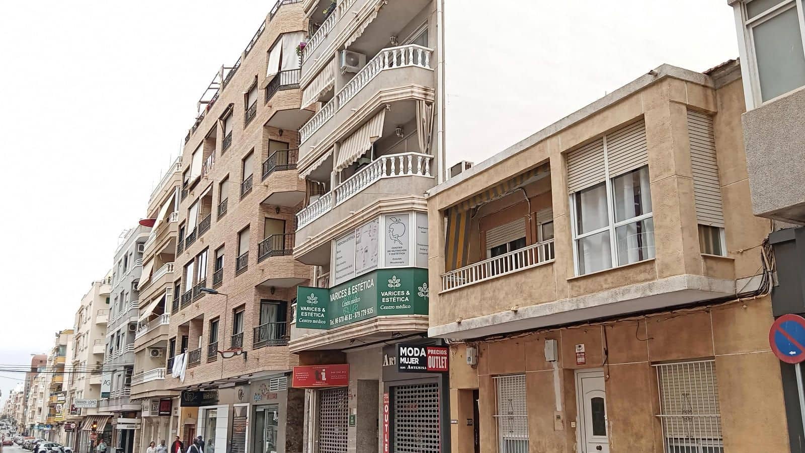 Piso de 2 habitaciones en Torrevieja en venta - 165.000 € (Ref: 9237536)