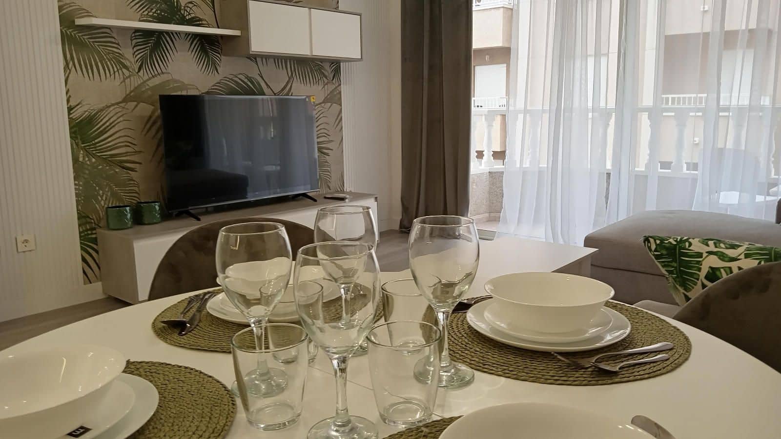 Piso de 2 habitaciones en Torrevieja en venta - 165.000 € (Ref: 9237536)