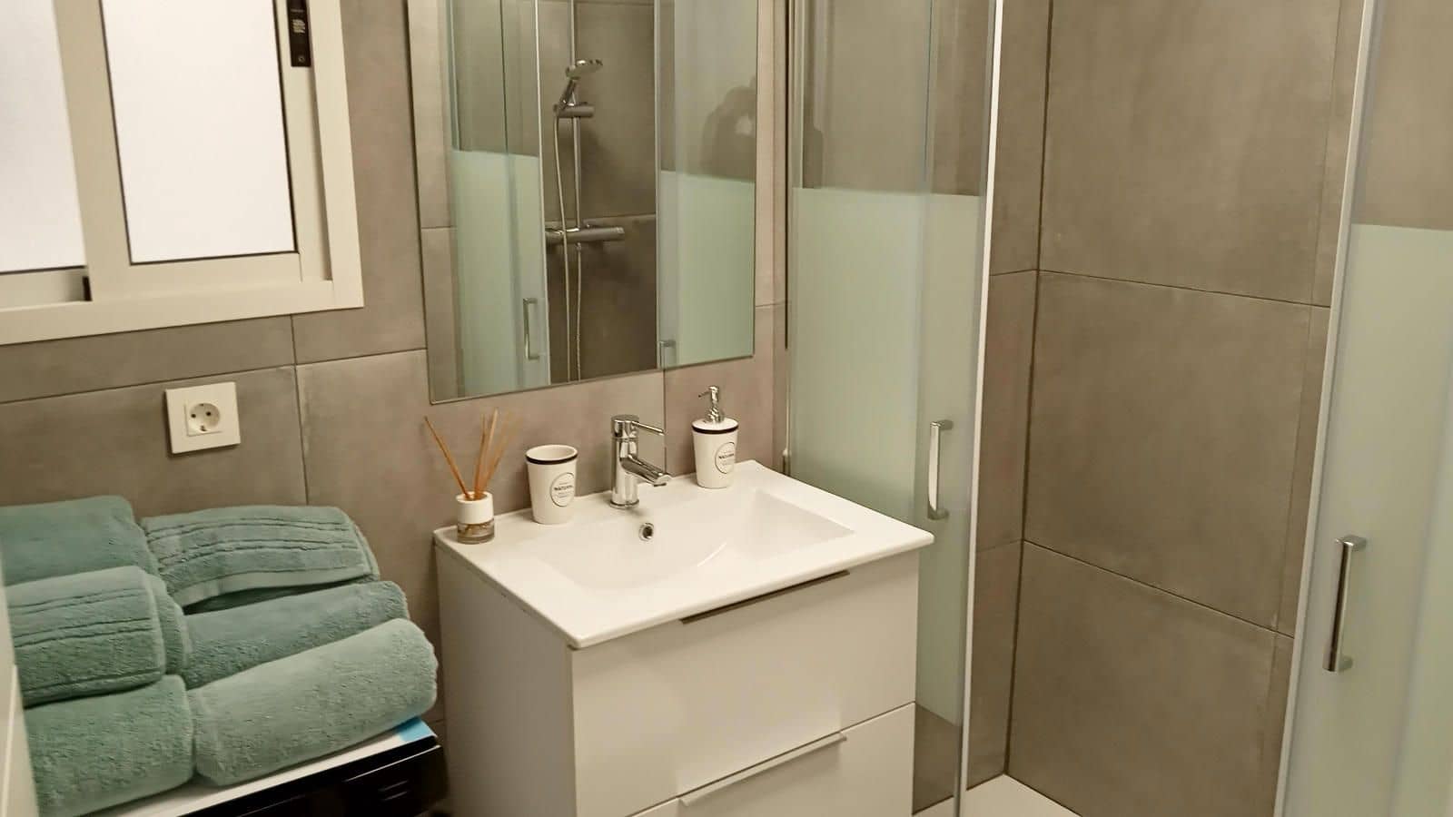 Piso de 2 habitaciones en Torrevieja en venta - 165.000 € (Ref: 9237536)