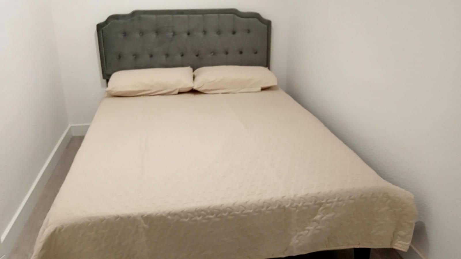 Piso de 2 habitaciones en Torrevieja en venta - 165.000 € (Ref: 9237536)