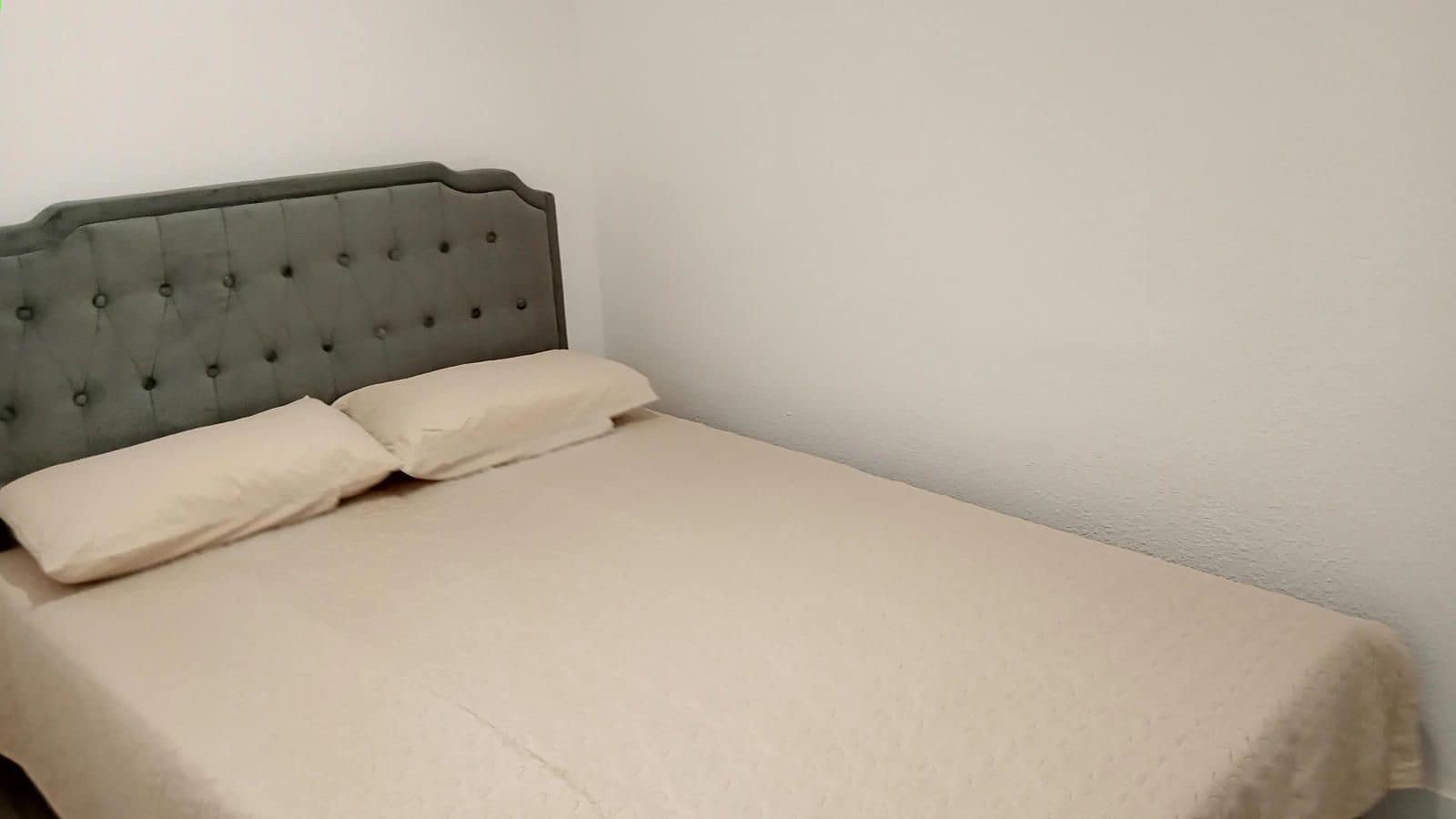 Piso de 2 habitaciones en Torrevieja en venta - 165.000 € (Ref: 9237536)