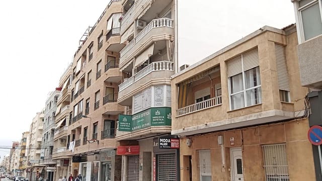Piso de 2 habitaciones en Centro, Torrevieja en venta - 165.000 € (Ref: 9237536)