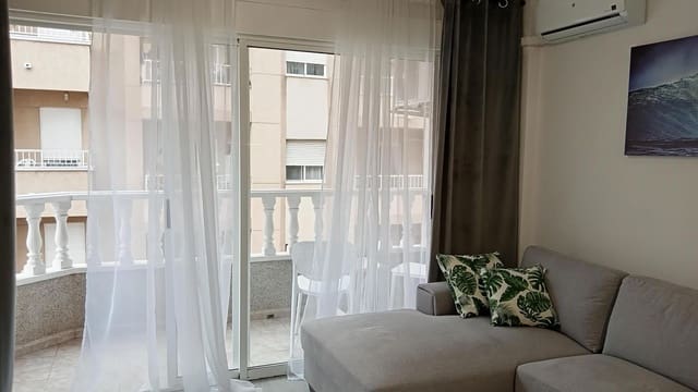 Piso de 2 habitaciones en Centro, Torrevieja en venta - 165.000 € (Ref: 9237536)