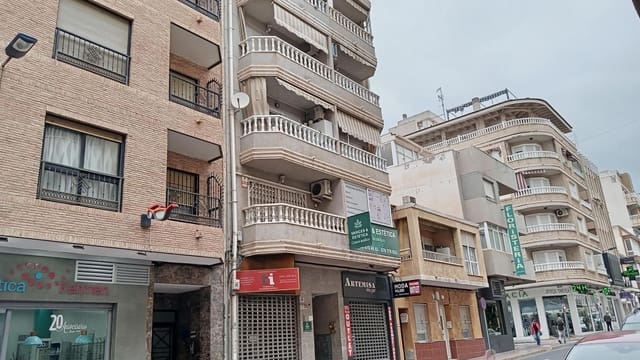 Piso de 2 habitaciones en Centro, Torrevieja en venta - 165.000 € (Ref: 9237536)