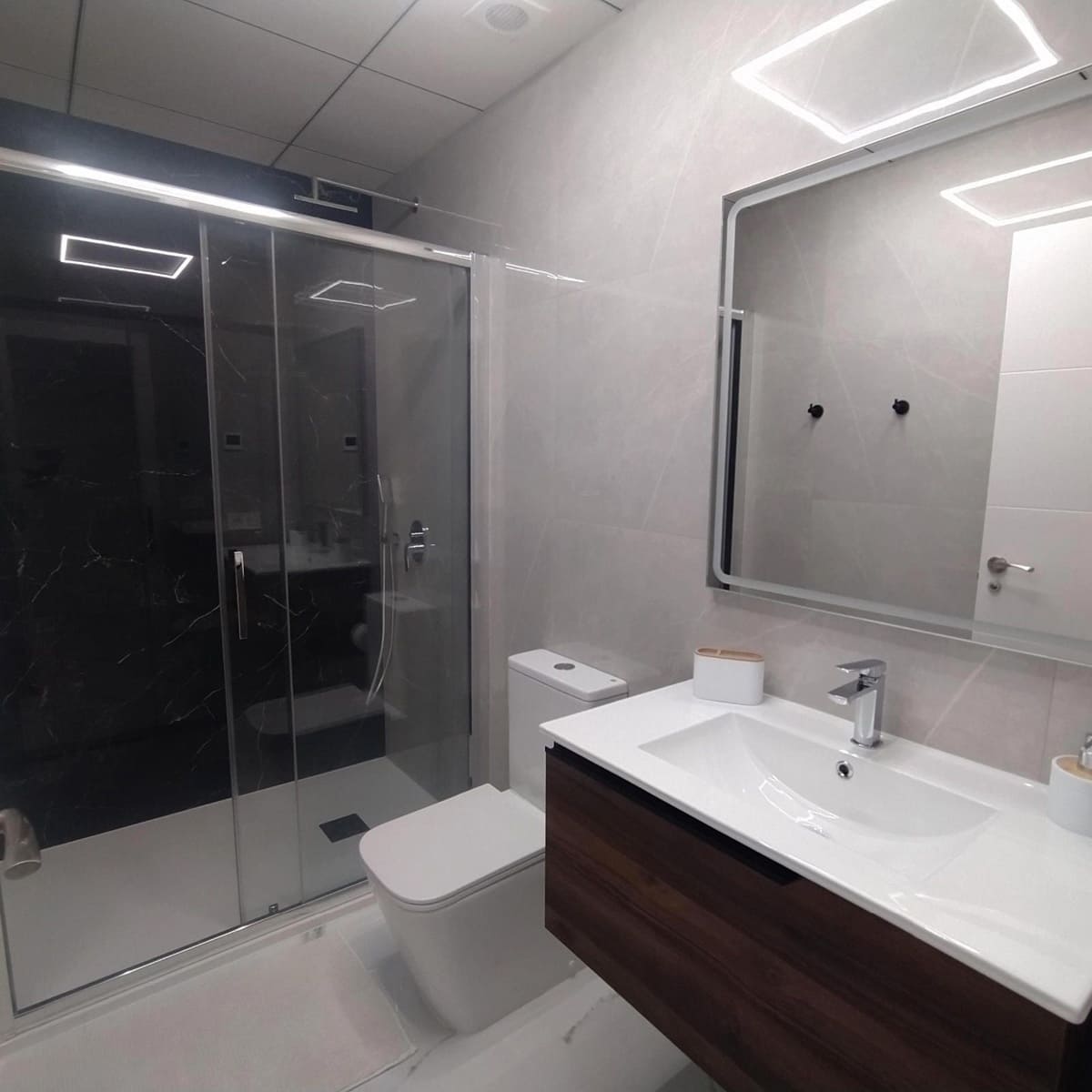 2 bedroom Flat for sale in Torrevieja - € 250,000 (Ref: 9237537)