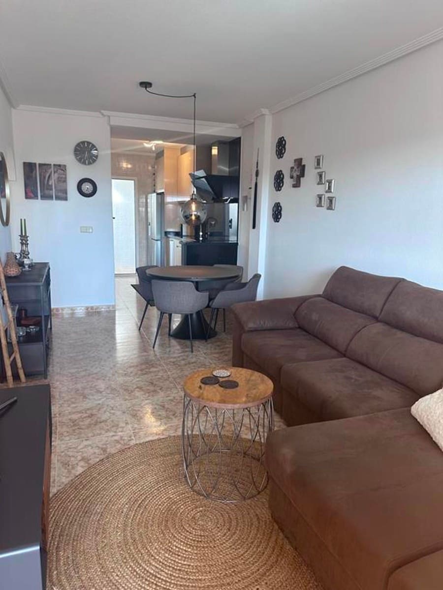 2 makuuhuone Asunto myytävänä paikassa Orihuela Costa mukana uima-altaan - 158 000 € (Ref: 9237538)