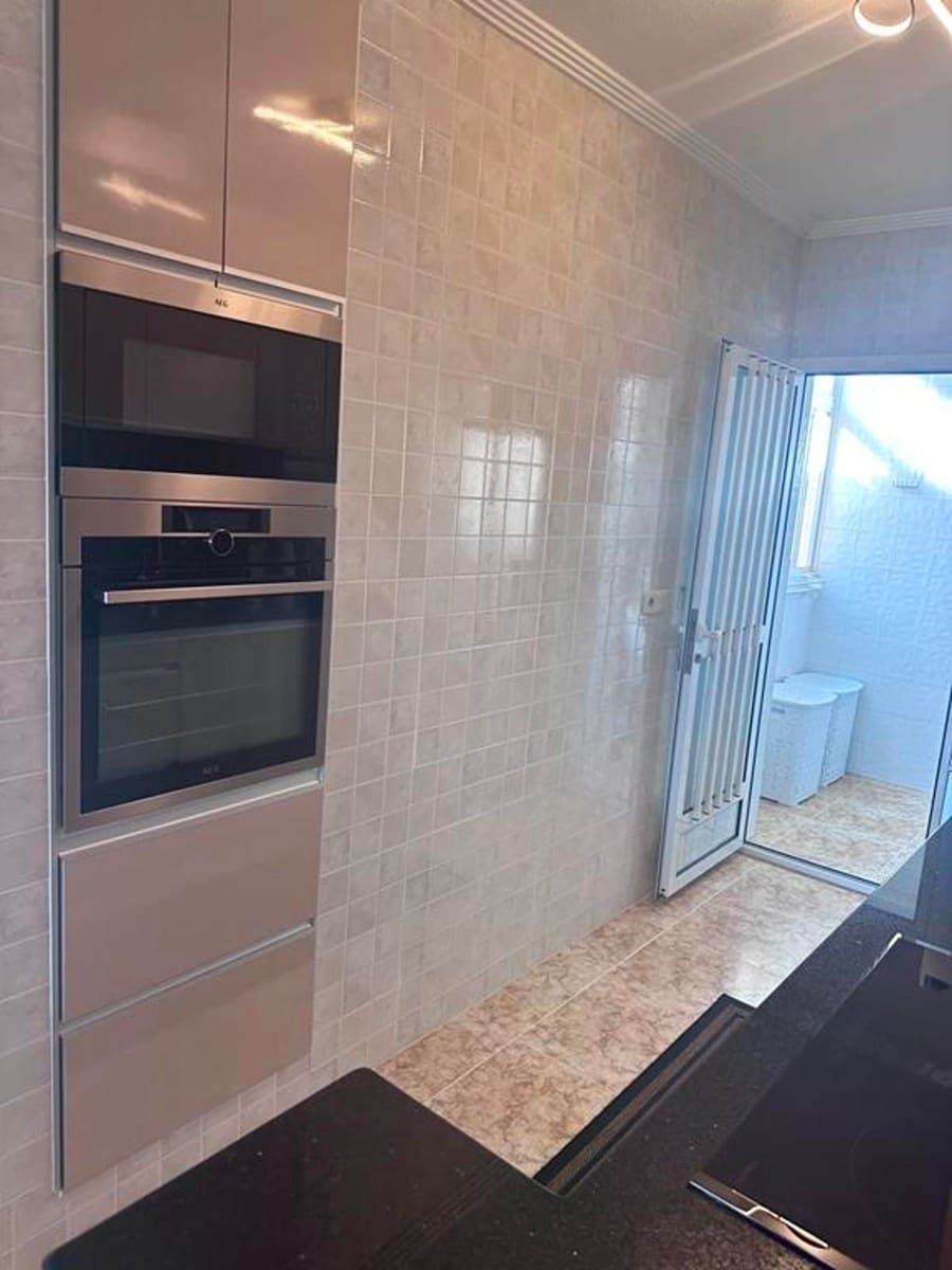 2 makuuhuone Asunto myytävänä paikassa Orihuela Costa mukana uima-altaan - 158 000 € (Ref: 9237538)