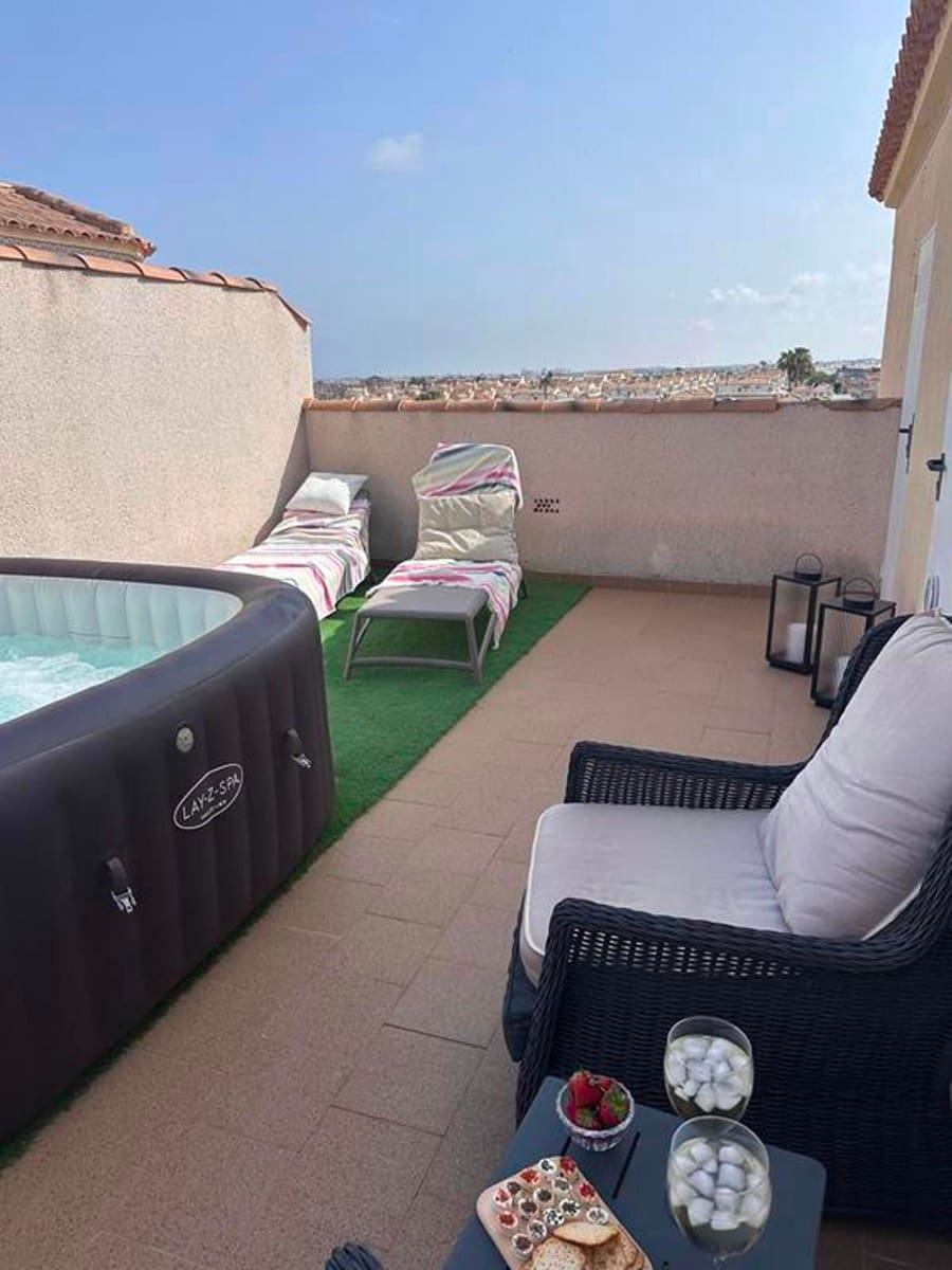 2 makuuhuone Asunto myytävänä paikassa Orihuela Costa mukana uima-altaan - 158 000 € (Ref: 9237538)