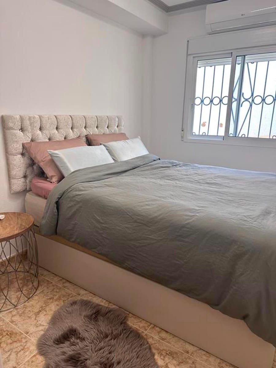 2 makuuhuone Asunto myytävänä paikassa Orihuela Costa mukana uima-altaan - 158 000 € (Ref: 9237538)