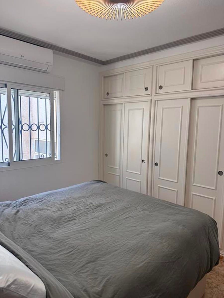 2 makuuhuone Asunto myytävänä paikassa Orihuela Costa mukana uima-altaan - 158 000 € (Ref: 9237538)