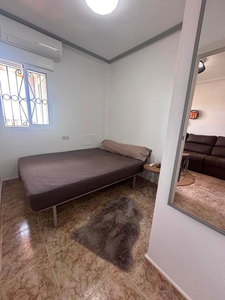 2 makuuhuone Asunto myytävänä paikassa Orihuela Costa mukana uima-altaan - 158 000 € (Ref: 9237538)