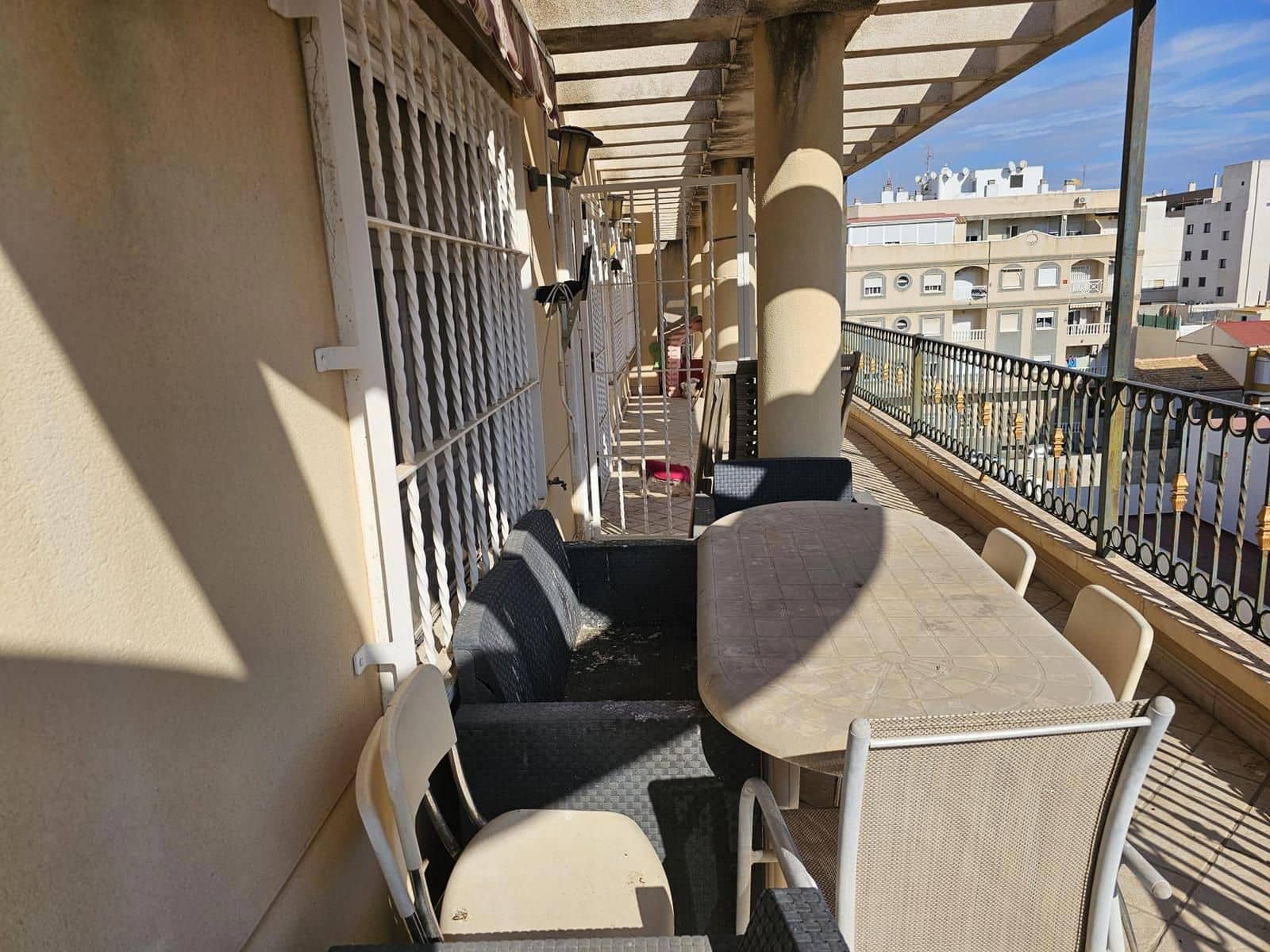 4 bedroom Penthouse for sale in Torrevieja with garage - € 299,000 (Ref: 9237546)
