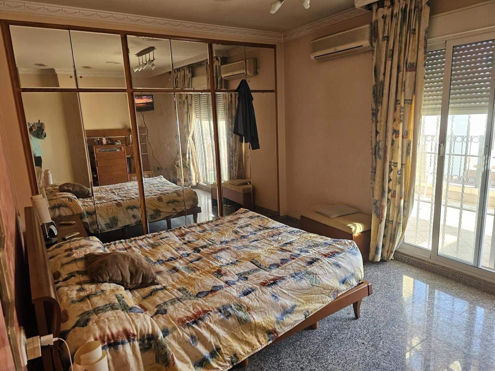 4 bedroom Penthouse for sale in Torrevieja with garage - € 299,000 (Ref: 9237546)