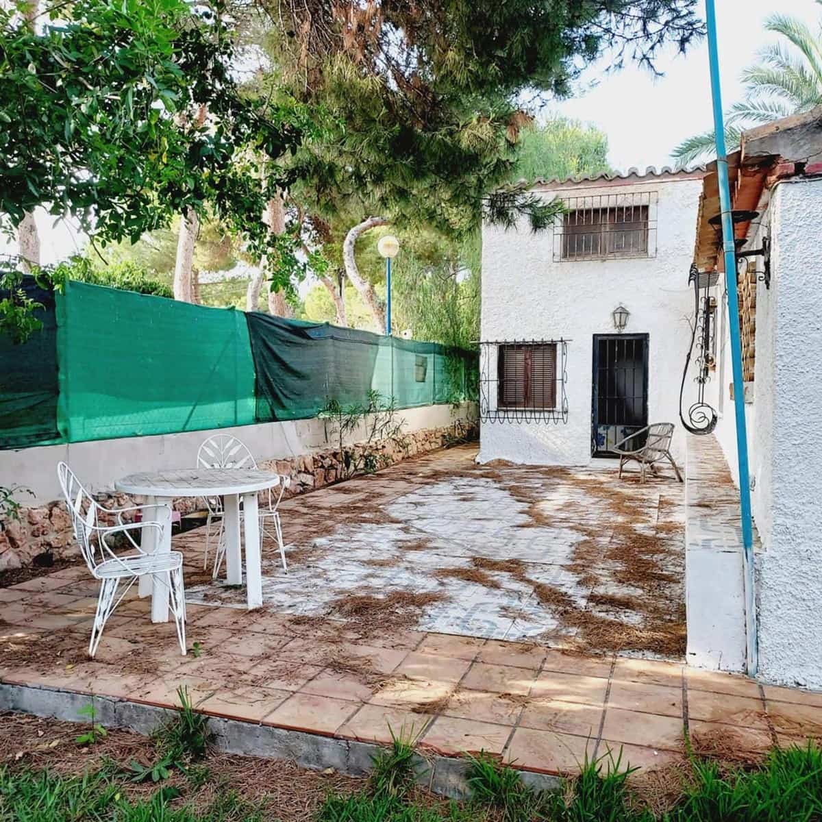 4 slaapkamer Villa te koop in Punta Prima met garage - € 560.000 (Ref: 9237551)