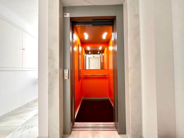 Ático de 2 habitaciones en Villamartin, Orihuela en venta con piscina - 314.900 € (Ref: 9237552)